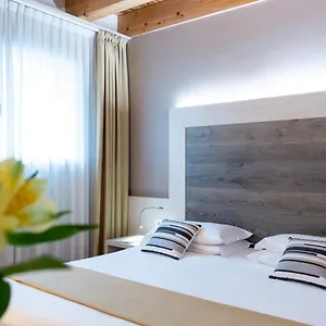 Alexander Hotel